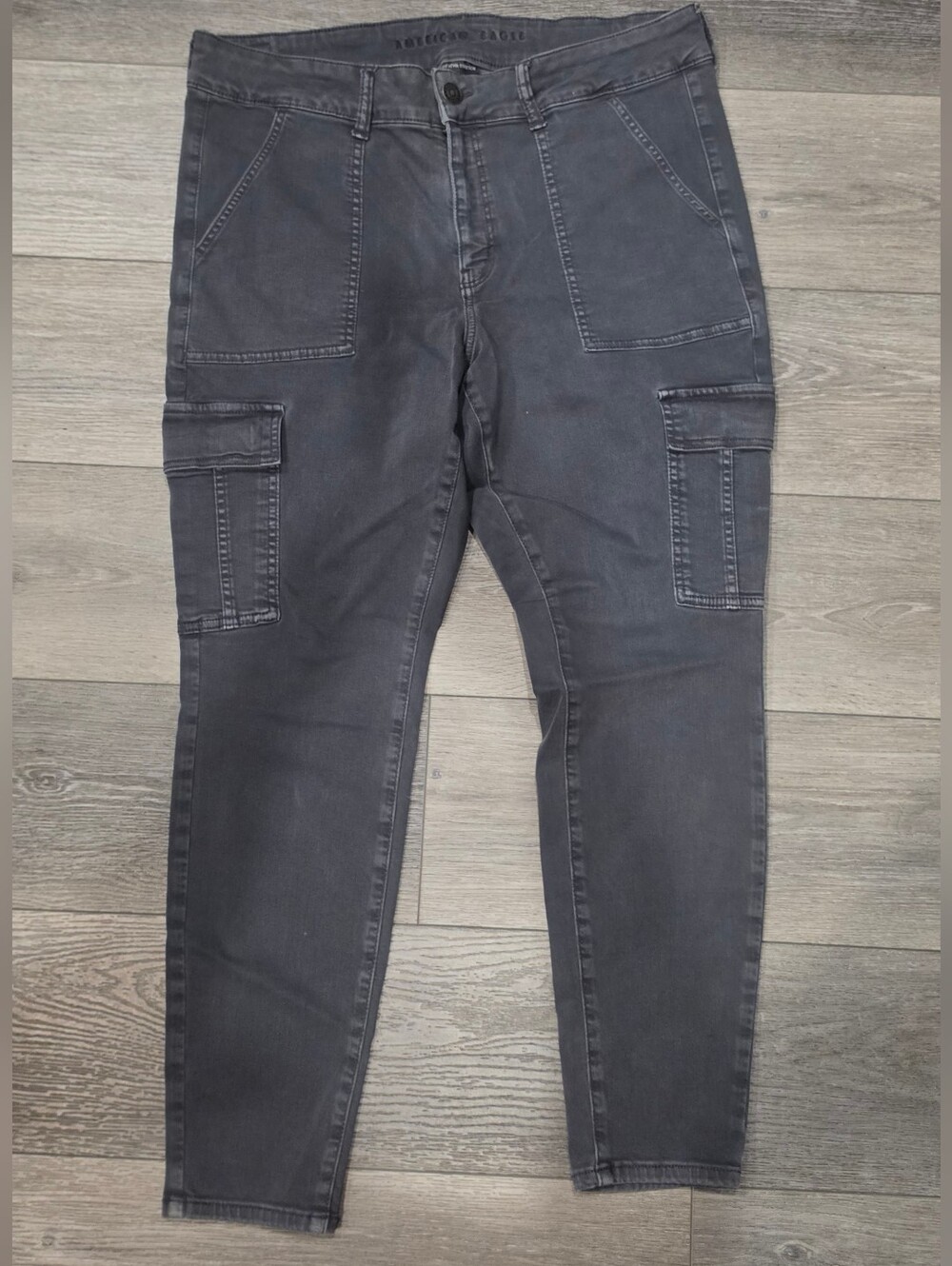 American Eagle Outfitters Women's Straight Leg Jeans in Faded Blue - Size 18